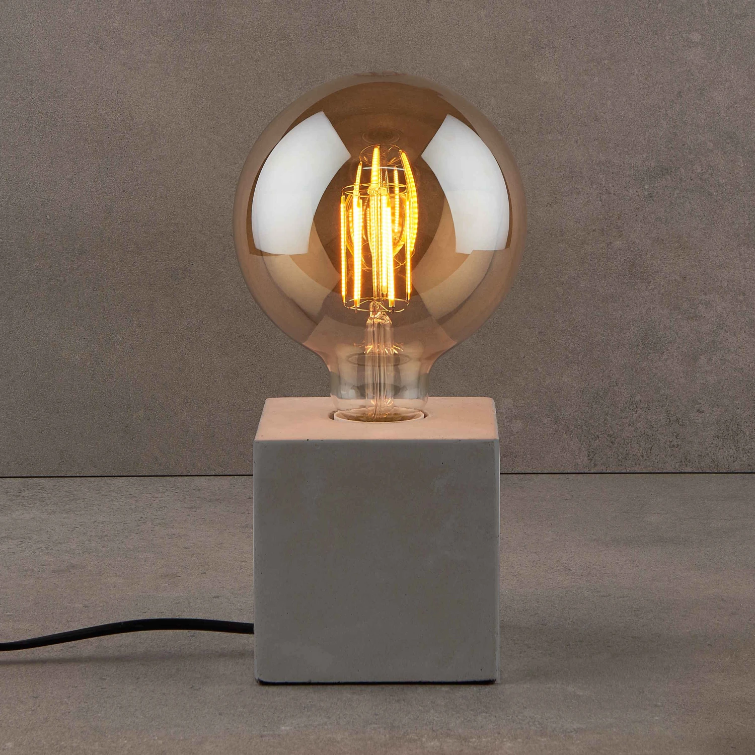 STILO Tischleuchte Mit Betonfuß 10x10 Cm 3 STILO Tischleuchte Mit Betonfuß 10x10 Cm