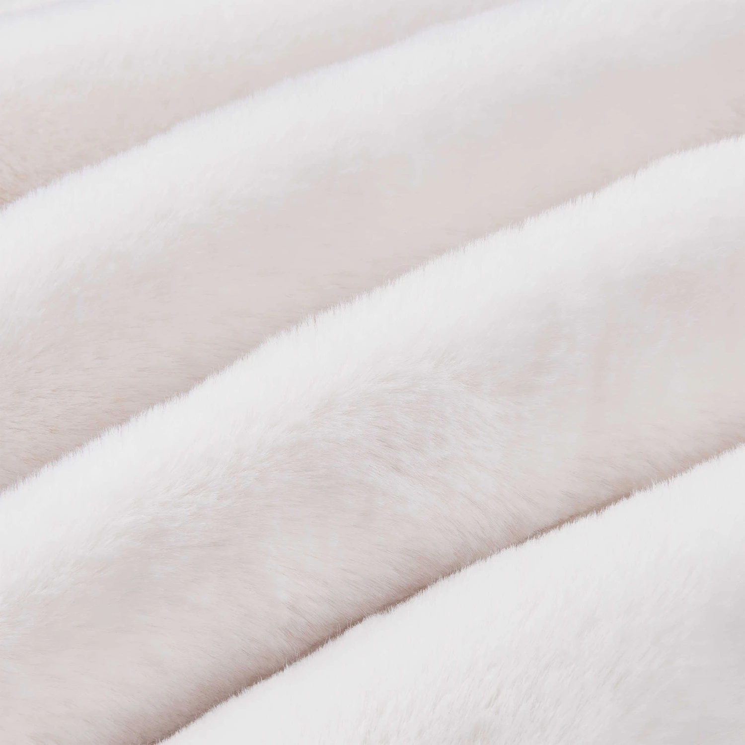 WILD THING Felldecke L 150 X B 200cm 8 WILD THING Felldecke L 150 X B 200cm – Bild 6