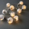 FEATHERS LED-Lichterkette 10 Glaskugeln Mit Federn & USB-Batteriefach 1 FEATHERS LED-Lichterkette 10 Glaskugeln Mit Federn & USB-Batteriefach -Butlers 10225421