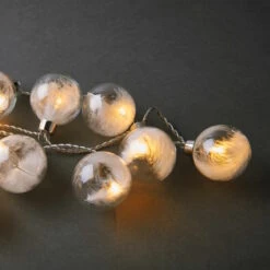 FEATHERS LED-Lichterkette 10 Glaskugeln Mit Federn & USB-Batteriefach 11 FEATHERS LED-Lichterkette 10 Glaskugeln Mit Federn & USB-Batteriefach -Butlers 10225421 4