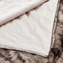 WILD THING Felldecke L 150 X B 200cm 24 WILD THING Felldecke L 150 X B 200cm -Butlers 10228372 4 7846fd4a f6e0 46c8 898d 003f05fd0d7f